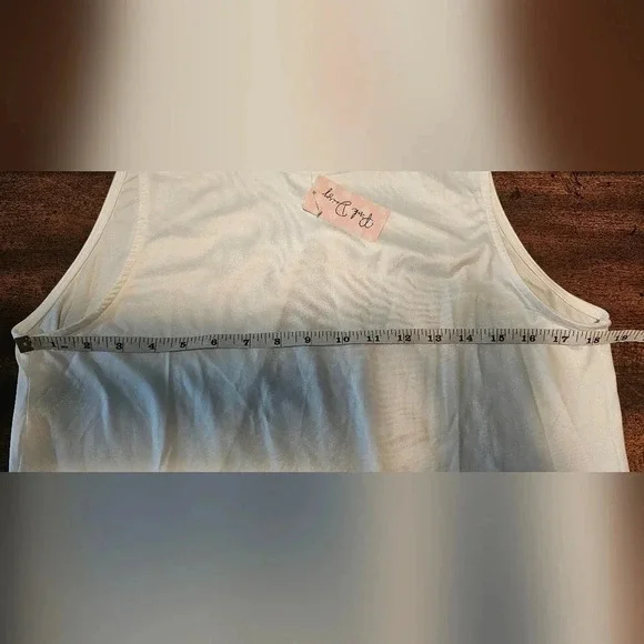 Pink Daisy Women's Athletic Open Back Sleeveless White Tank Top Size Small NWT - Picture 7 of 9